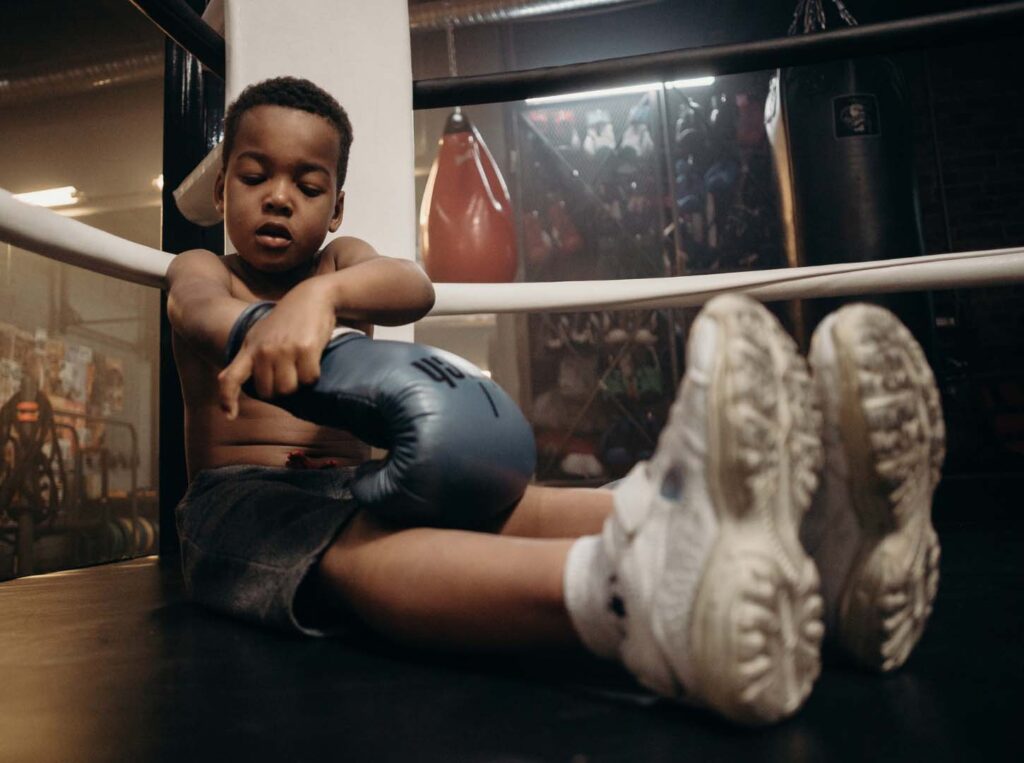 Boxhandschuhe Kinder anziehen